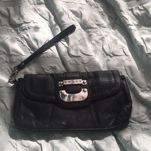Black guess clutch